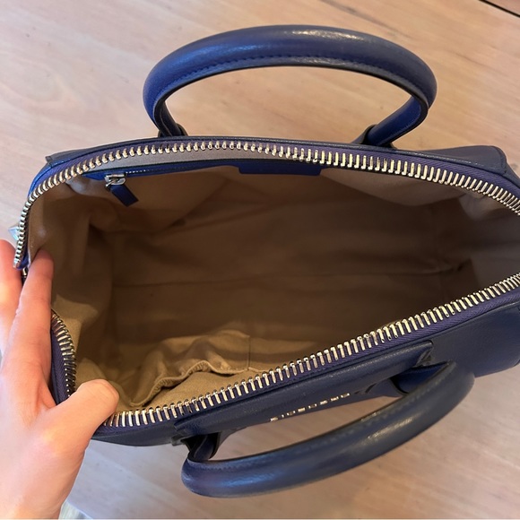Givenchy Medium Blue Antigona - Picture 12 of 17